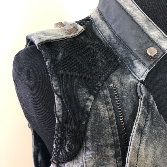 Vest - Picture 4 of 5